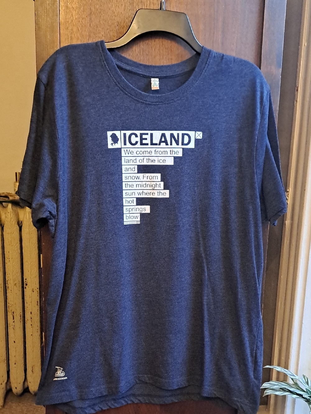 Salvage Mens Size XL Iceland Graphic Tee - Navy Tee With Led Zepplin Lyrics